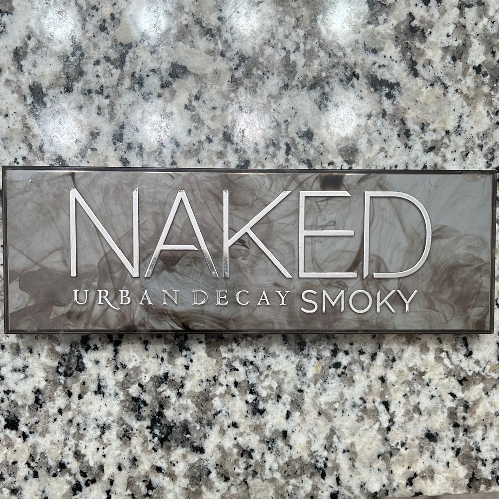 Urban Decay Naked Smoky Eyeshadow Palette